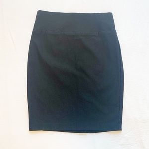 Basic Black Pencil Skirt (Juniors Size Medium)